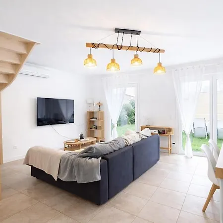 Charming Sunny House In أنديرنو لي بان